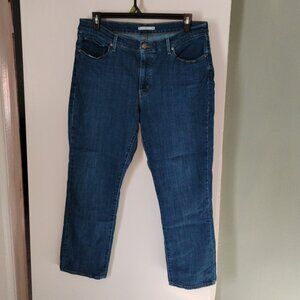 Levi’s Classic Straight Medium Wash Jeans Size 18
